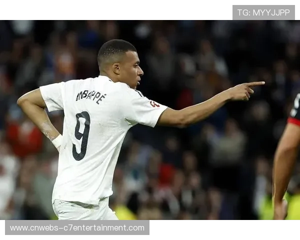 姆巴佩空门中横梁抱头遗憾，一分钟后再现绝杀